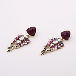 金鳳凰情飾品店 秋冬新風(fēng)尚，寶石耳釘014閃耀登場(chǎng)